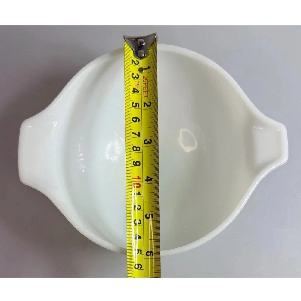 Pyrex #441 - 1 1/2 PT White Cinderella Mixing Nesting Bowl